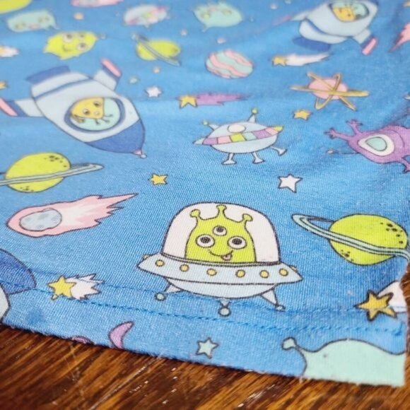 Dolls Kill Delia's New World Alien Print Contrast Trim Top & Jogger - Picture 8 of 15